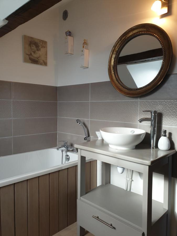 D'Anciennes "Chambres De Bonnes" Honfleur Esterno foto