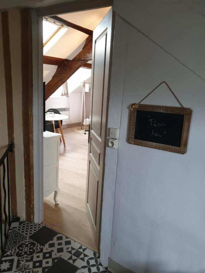 D'Anciennes "Chambres De Bonnes" Honfleur Esterno foto