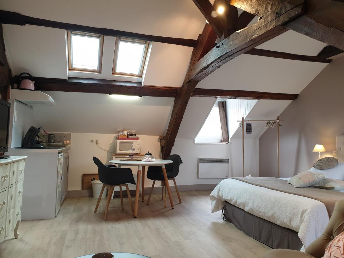 D'Anciennes "Chambres De Bonnes" Honfleur Esterno foto