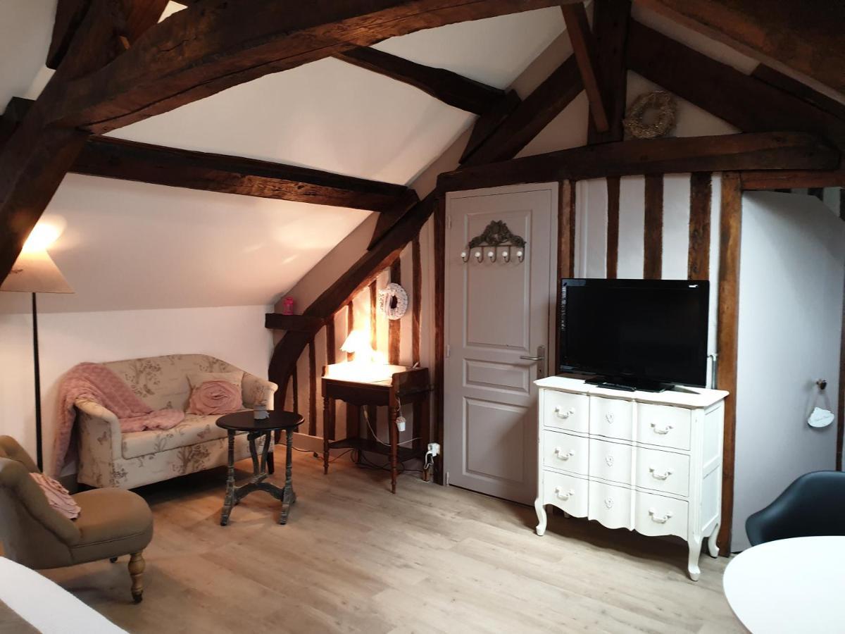D'Anciennes "Chambres De Bonnes" Honfleur Esterno foto