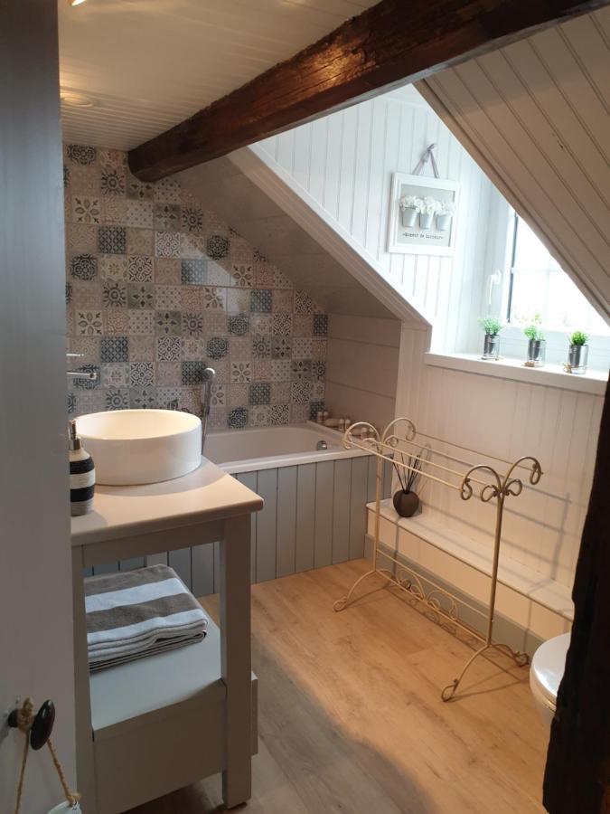 D'Anciennes "Chambres De Bonnes" Honfleur Esterno foto