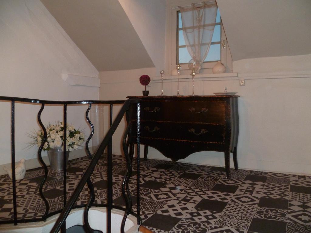 D'Anciennes "Chambres De Bonnes" Honfleur Esterno foto